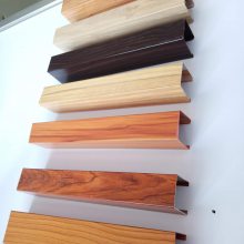 定制50×100×0.8木纹热转印铝方通 规格、优势与应用场景全面解析